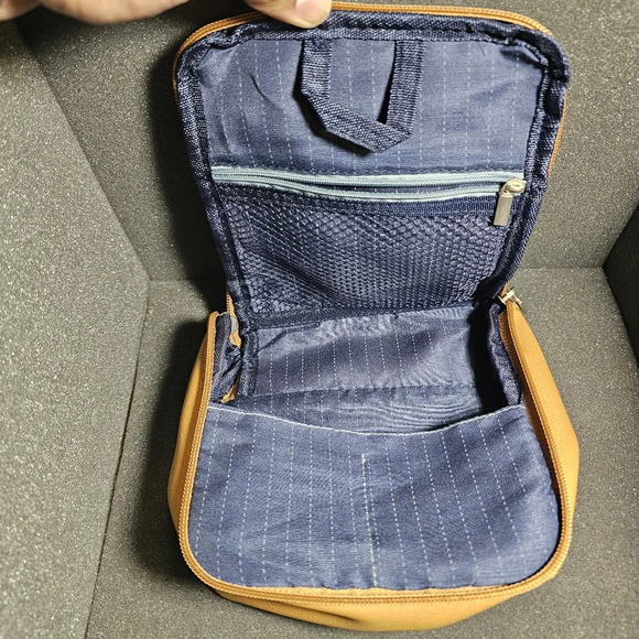 United Business First Tan Leather Toiletry Zip Up Bag 6in × 6in see pictures for - Picture 2 of 7